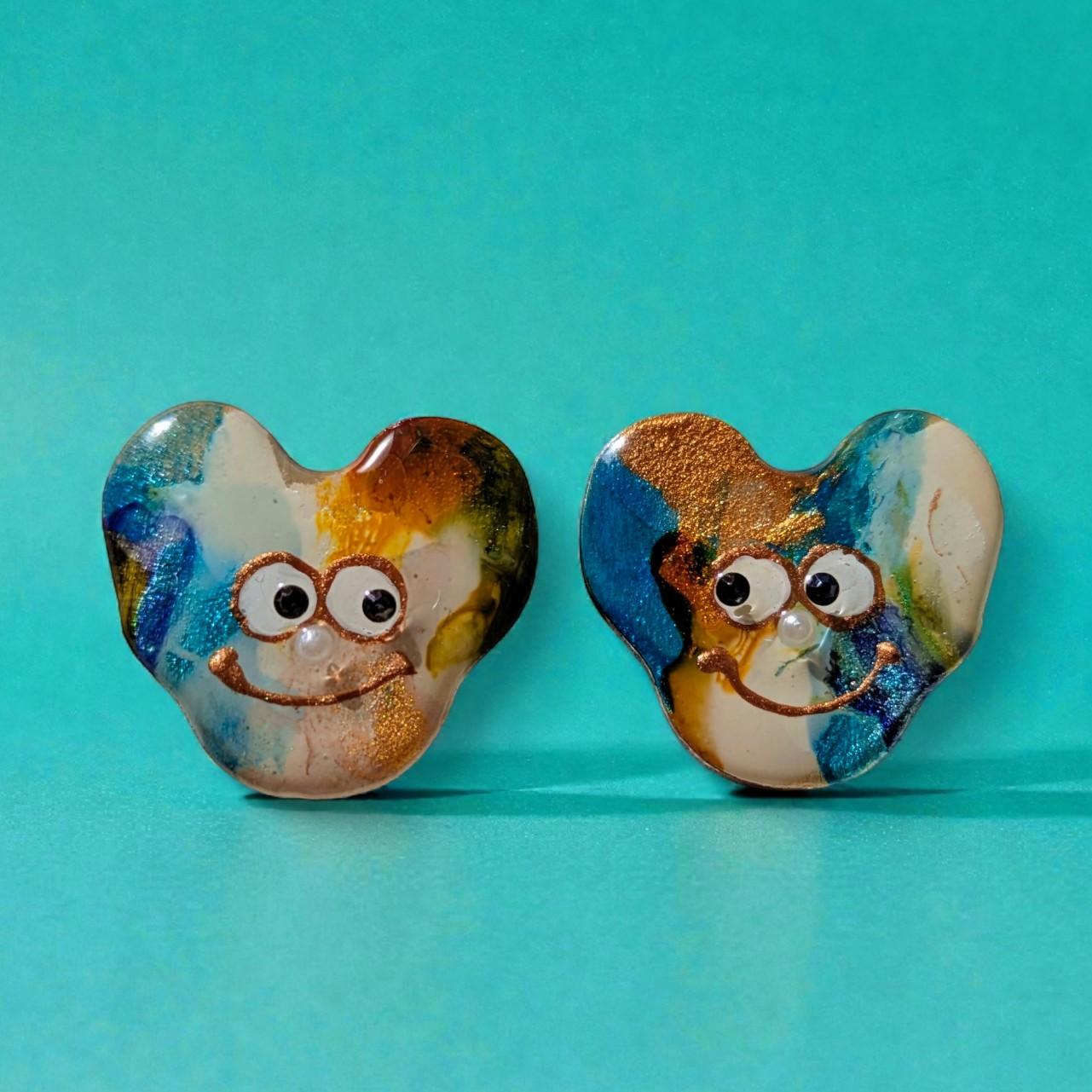 ユニークなハートの耳飾り