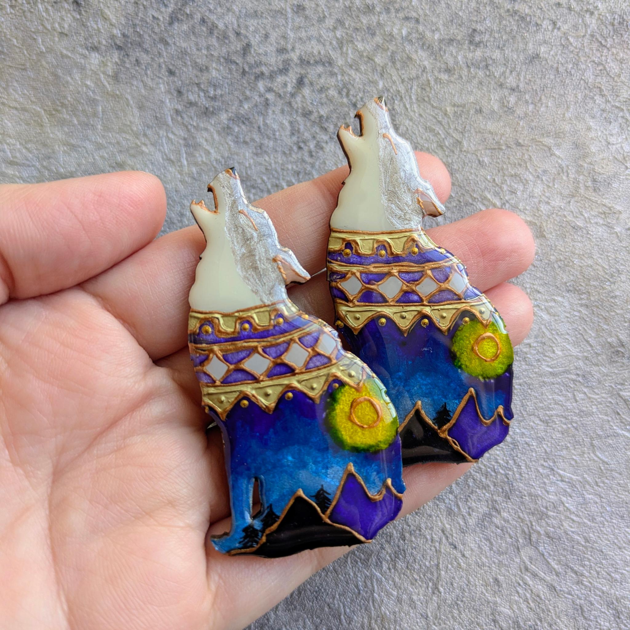 月夜のオオカミブローチ | 3枚目