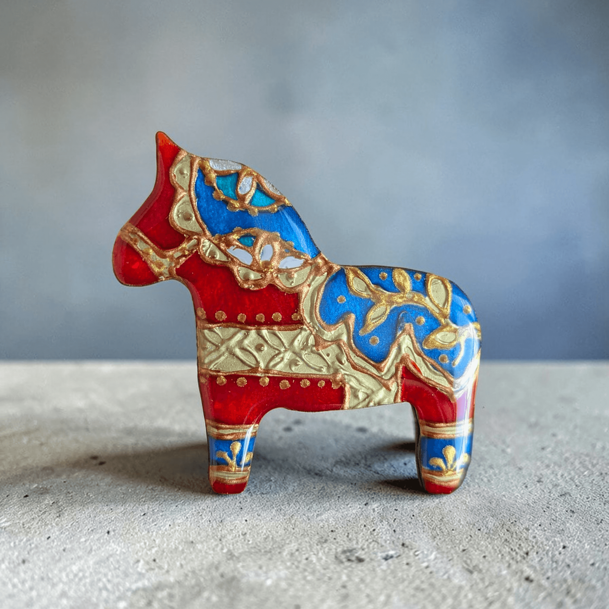 うまのブローチ（赤）