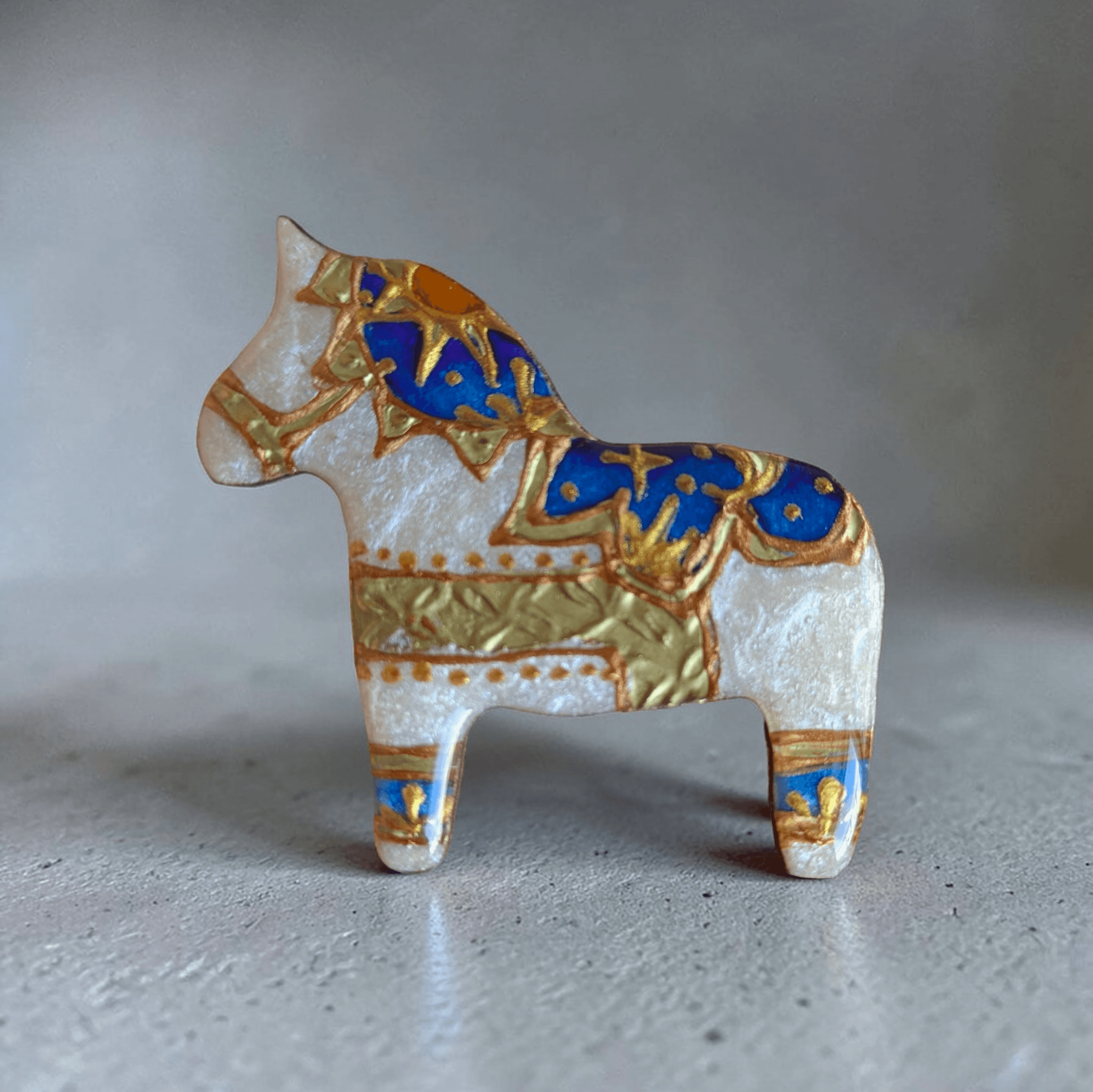 うまのブローチ（白）