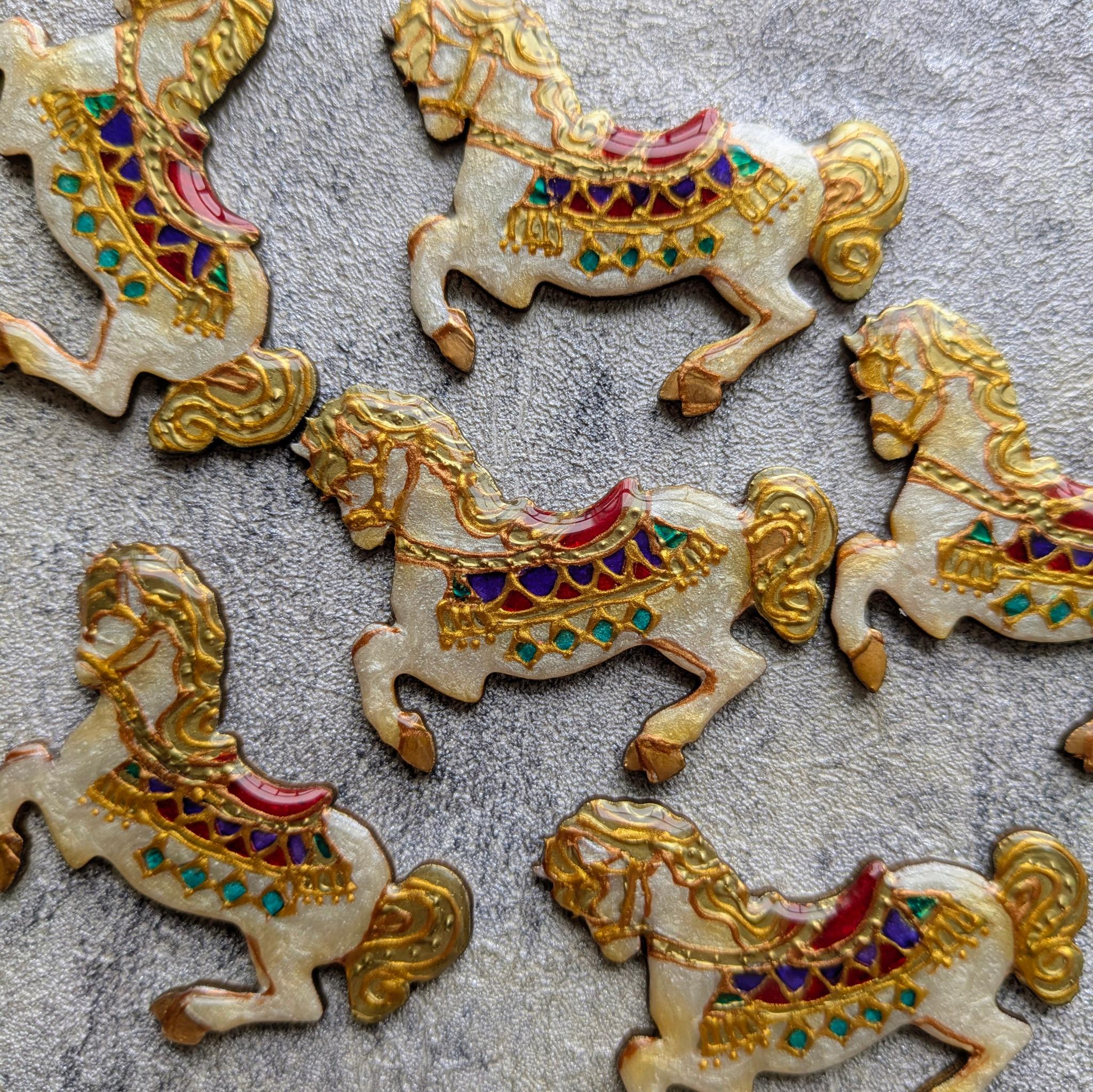 回転木馬のブローチ | 2枚目